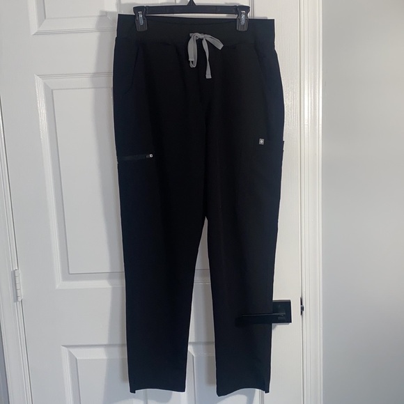 FIGS - Picture 2 of 12